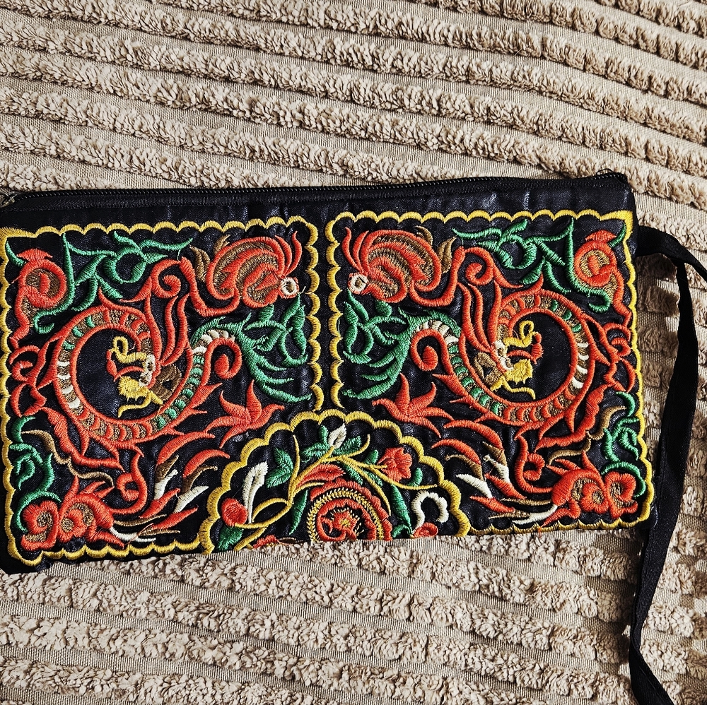 NWOT Ethnic Embroidered Wristlet Clutch Zippered Pouch 5.5"H x 9.75"W